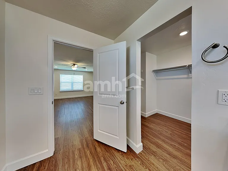 2401 E Wild Horse Way — Photo 13