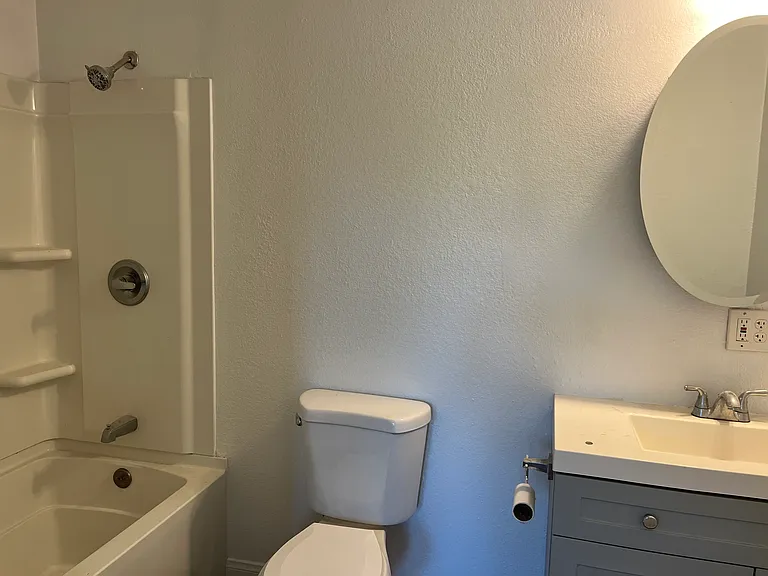 774 N Citrus Ave — Photo 7