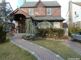 14223 Booth Memorial Ave, Flushing, NY 11355