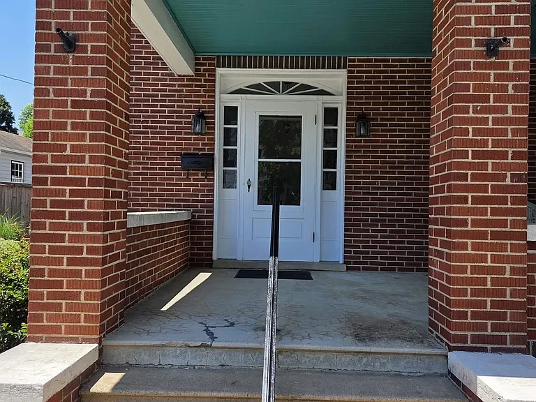 240 S Holliday St — Photo 5