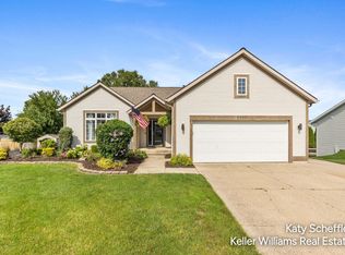 2551 Cedar Lake Dr, Jenison, MI 49428