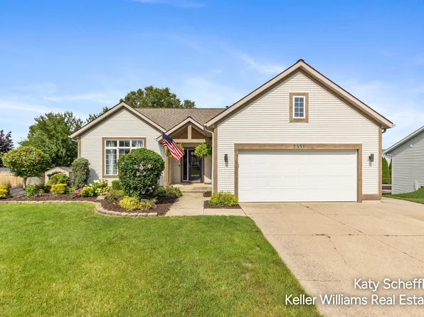 2551 Cedar Lake Dr, Jenison, MI 49428