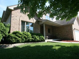 906 Fawn Ridge Ct, Yorkville, IL 60560