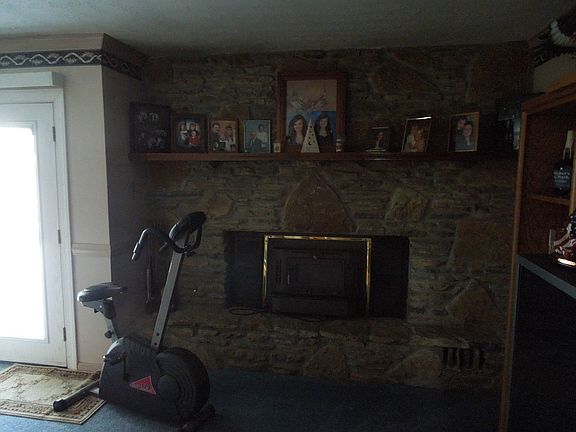 4th image of 304 Carriage Way