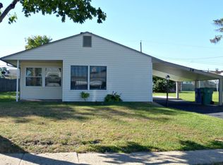 28 Stream Ln, Levittown, PA 19055