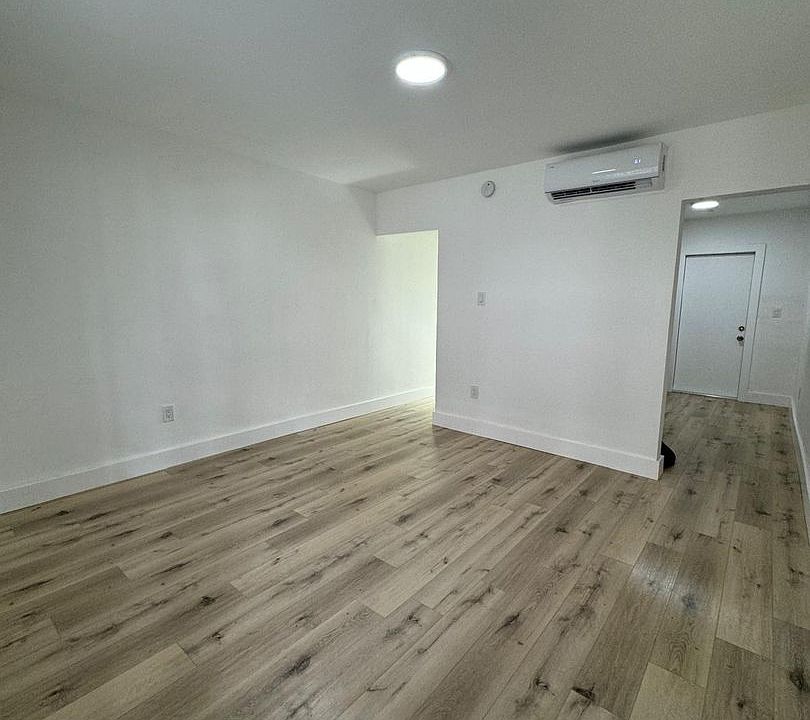 2nd image of 1111-1125 Sharazad Blvd #17