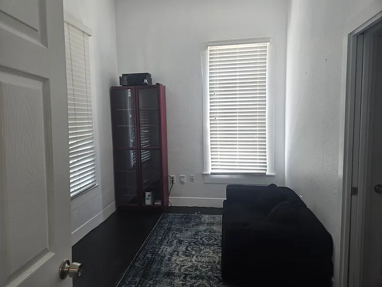 1118 Nolan St — Photo 8