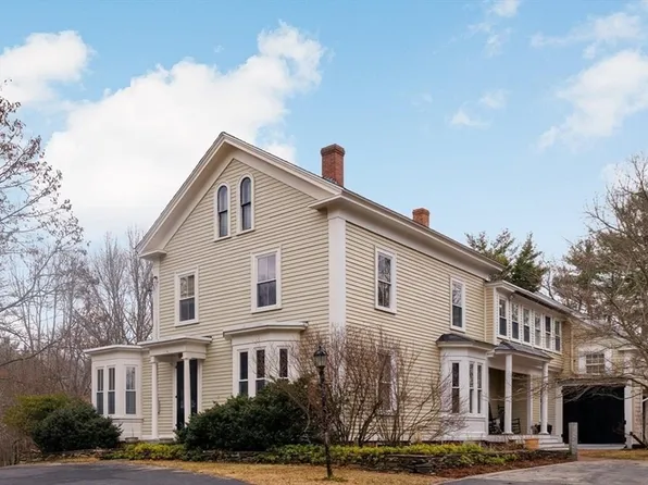 14 Maple St, Sturbridge, MA 01566