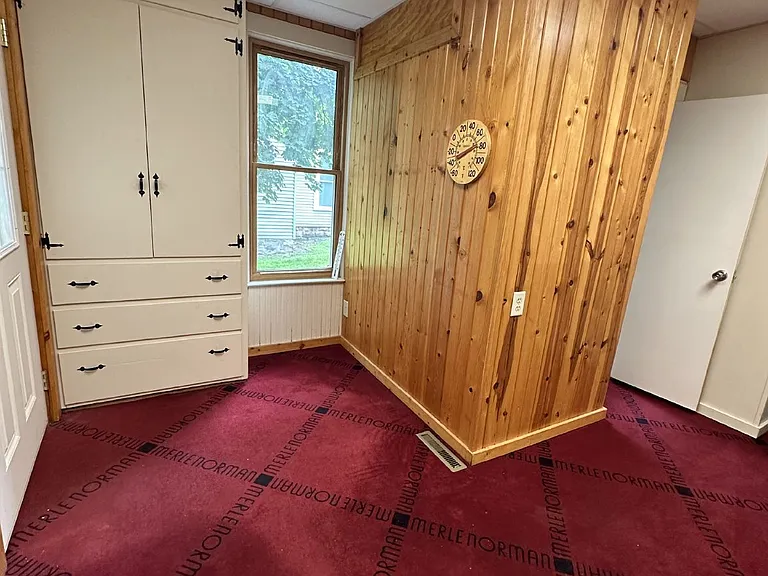 318 Gilbert Ave — Photo 7