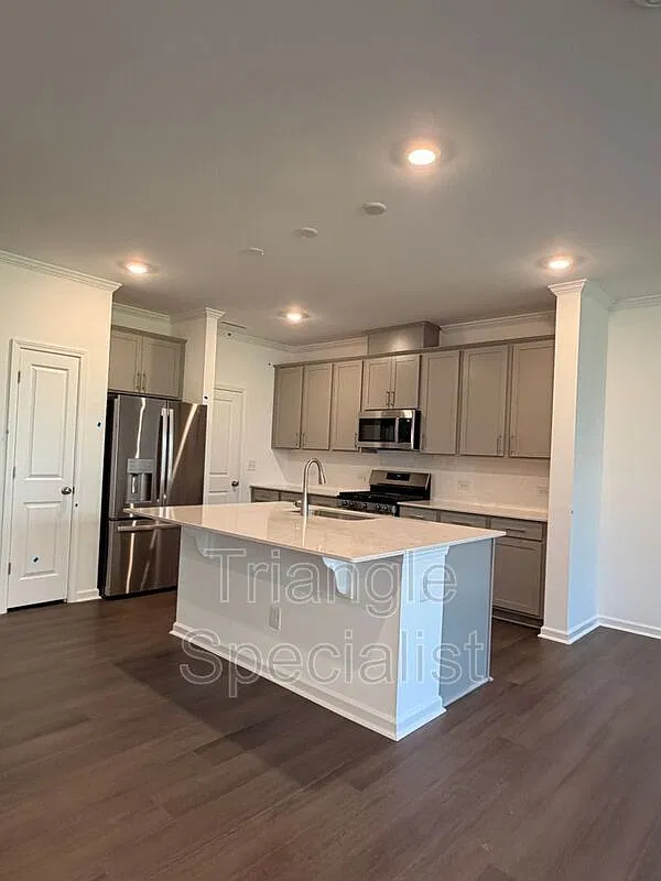 3 bed, 2.5 bath, 1792 sqft, $2,049 — Photo 4