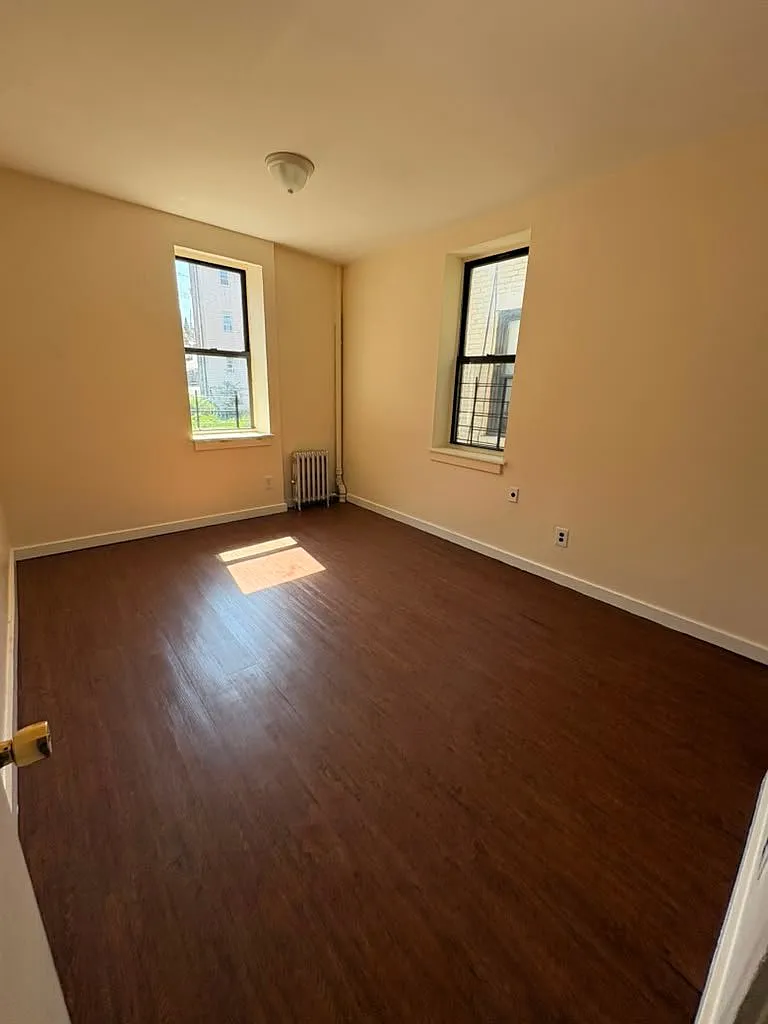 3 bed, 1.0 bath, $2,850 — Photo 2