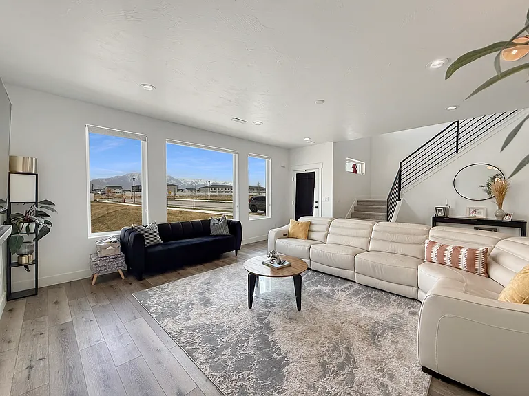 617 S 1080 W — Photo 2