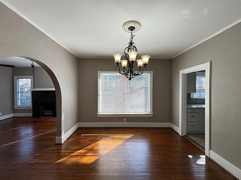 3523 W Markham St — Photo 8
