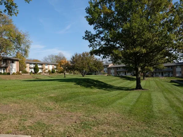 Country Gardens, 703 Jersey Ave #104-C1, Bloomington, IL 61701