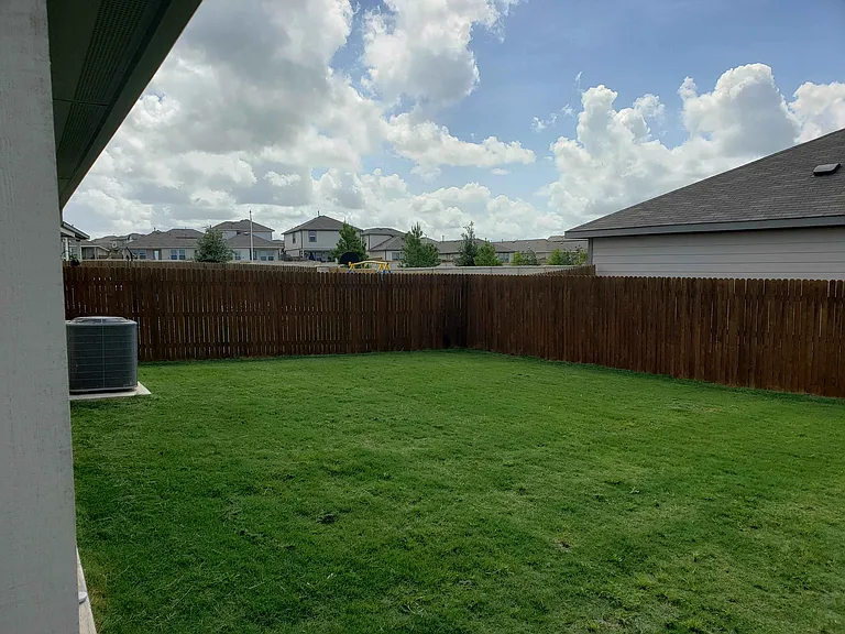 143 Shafter St — Photo 2