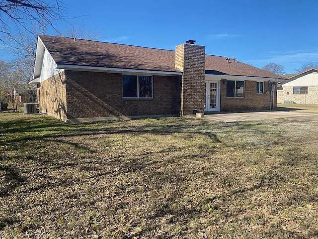 3 bed, 2.0 bath, 1304 sqft, $1,400 — Photo 3