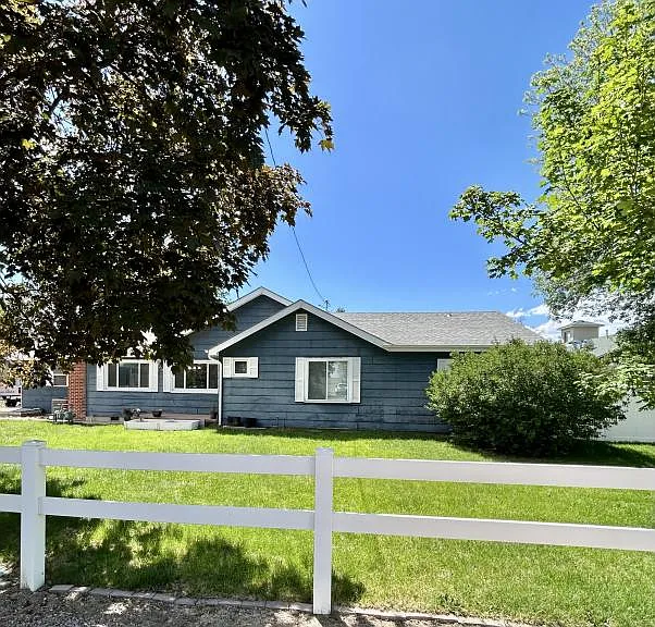 233 Greydene Ave — Photo 1