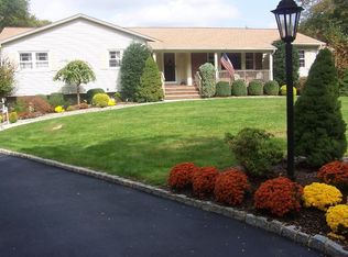 23 Brentwood Dr, East Hanover, NJ 07936