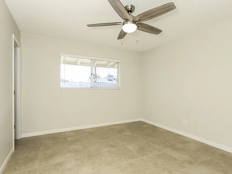 8301 E Turney Ave — Photo 10