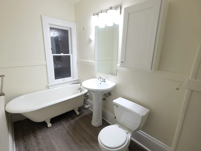 Step into modern comfort at Central Lakes of Uptown! This beautifully designed bathroom features a classic clawfoot tub and stylish fixtures, perfect for relaxation. Elevate your living experience todaya"schedule a tour now!