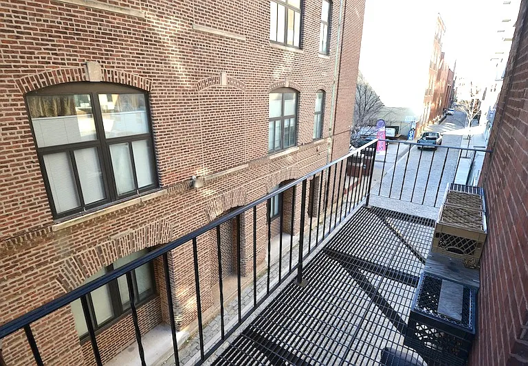 225 Arch St — Photo 2