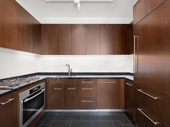 4th image of 40 Broad St Ph 3A