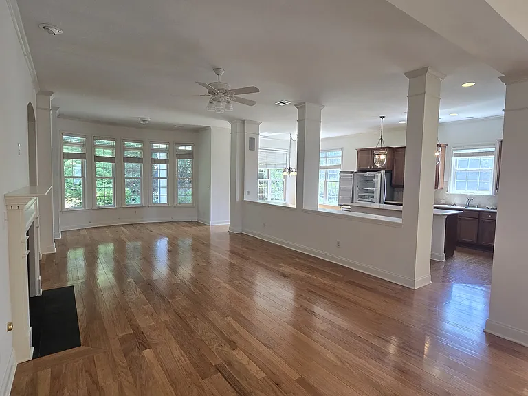 5935 Lake Oak Lndg — Photo 4