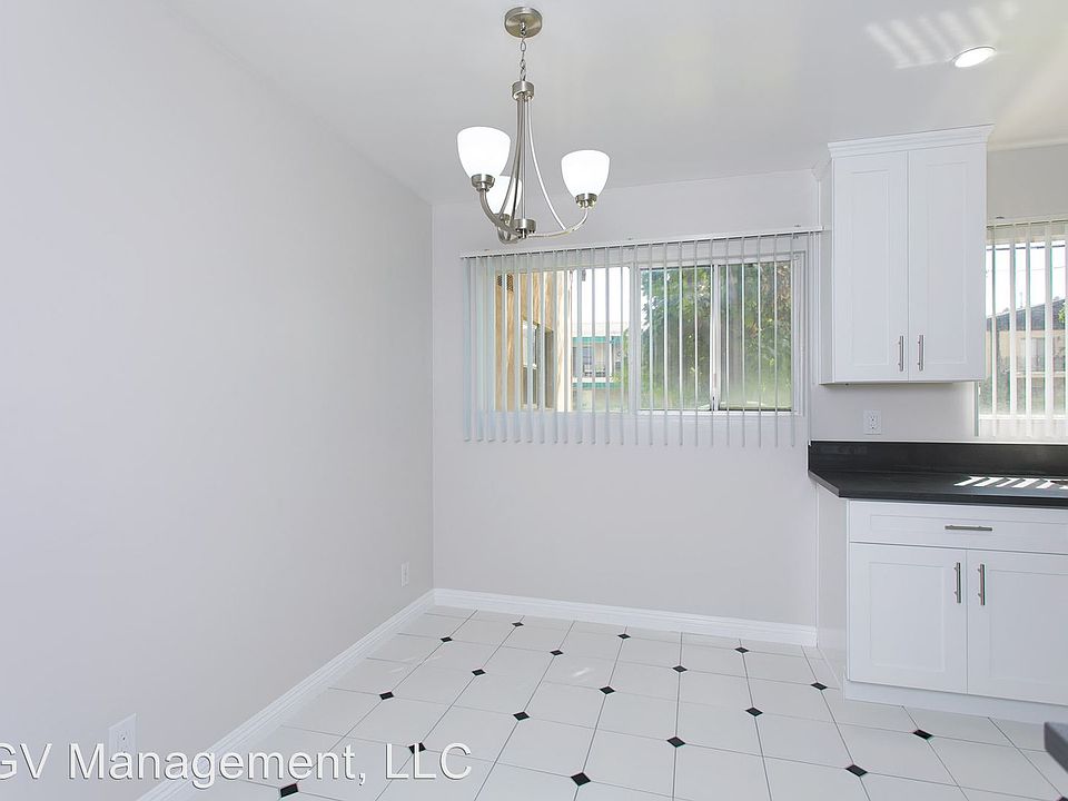 1st image of 209 E Live Oak St APT 2