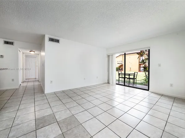 15550 SW 80th St #E-106, Miami, FL 33193