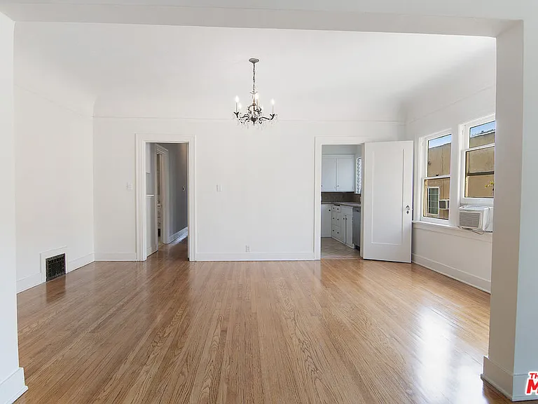 170 1/2 S Sycamore Ave — Photo 15
