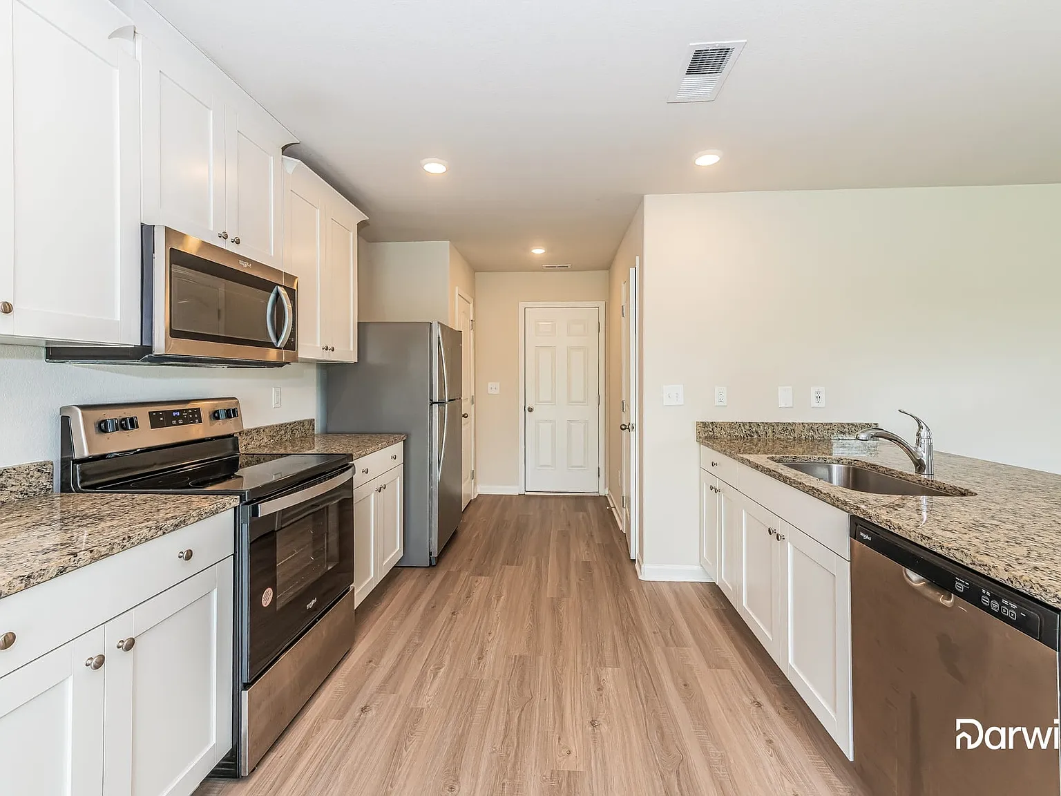 3 bed, 2.5 bath, 2025 sqft, $1,870 — Photo 2