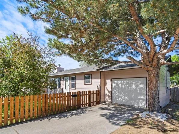 1216 Carbon Ave, Cheyenne, WY 82001