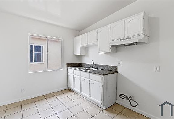 5th image of 11124 S Normandie Ave #6