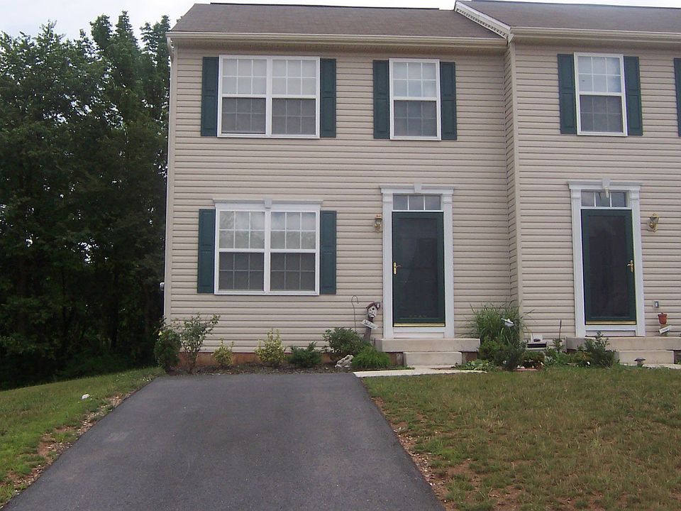 Front view/with off street parking