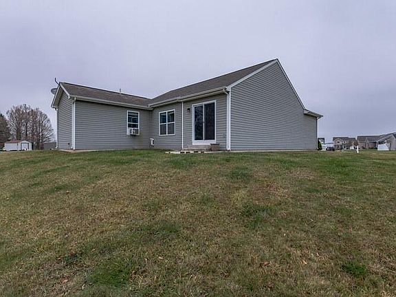 4th image of 115 Tamarack Dr