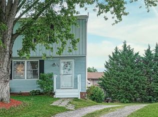520 Hemlock Ct, Coraopolis, PA
