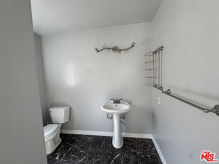 6556 Forbes Ave — Photo 8