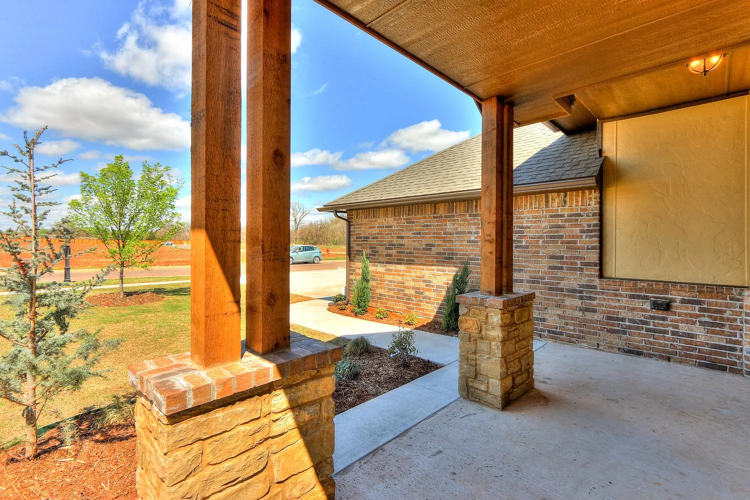 2812 Cedar Creek Dr — Photo 3