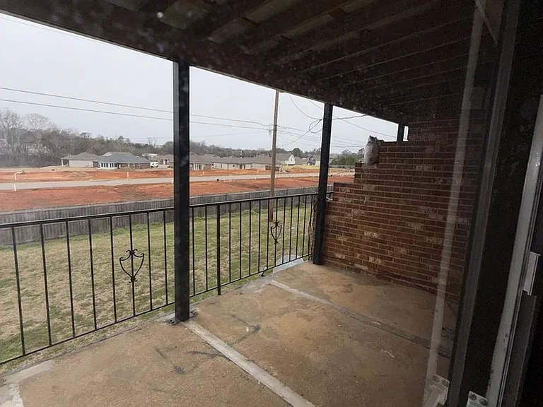 206 Cloverleaf Dr — Photo 9