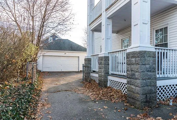 126 Kinsley St #A — Photo 14