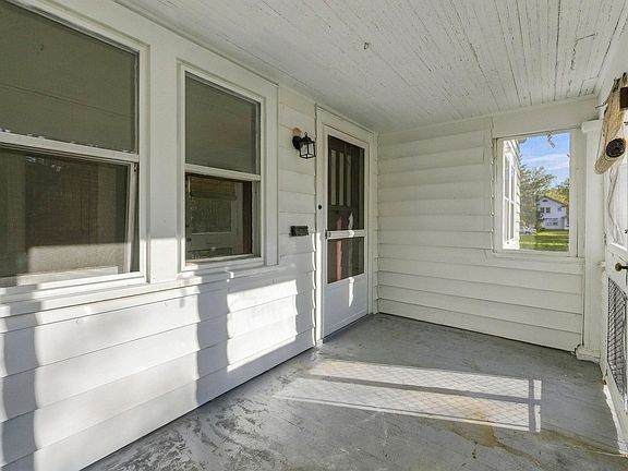 3rd image of 3205 Alexander St