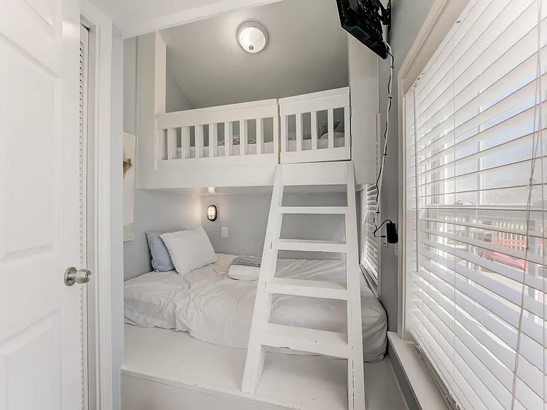 4211 Surf Dr — Photo 22