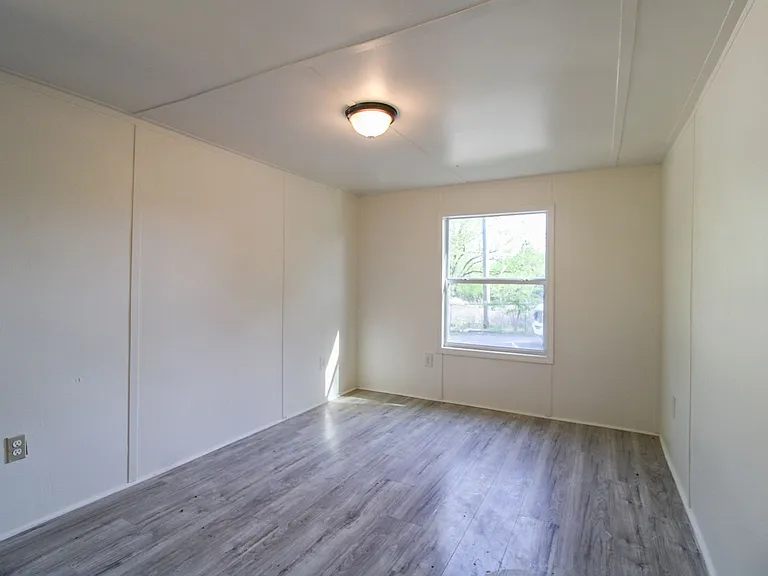 15 Simpson Rd — Photo 2