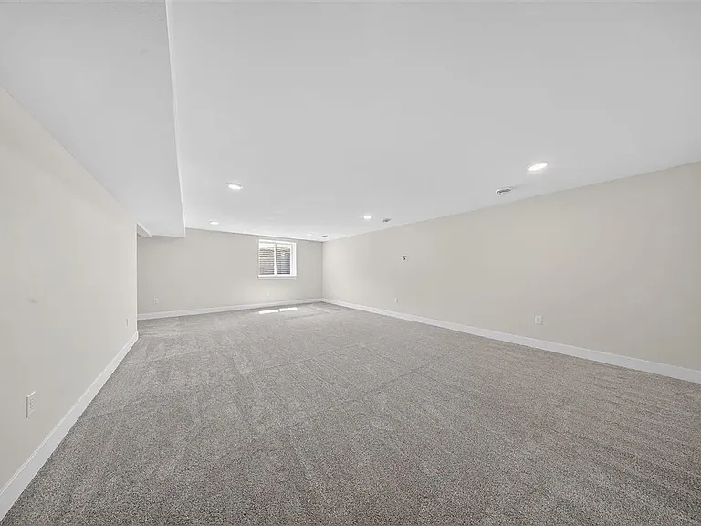 1275 Eisenhower Blvd — Photo 12