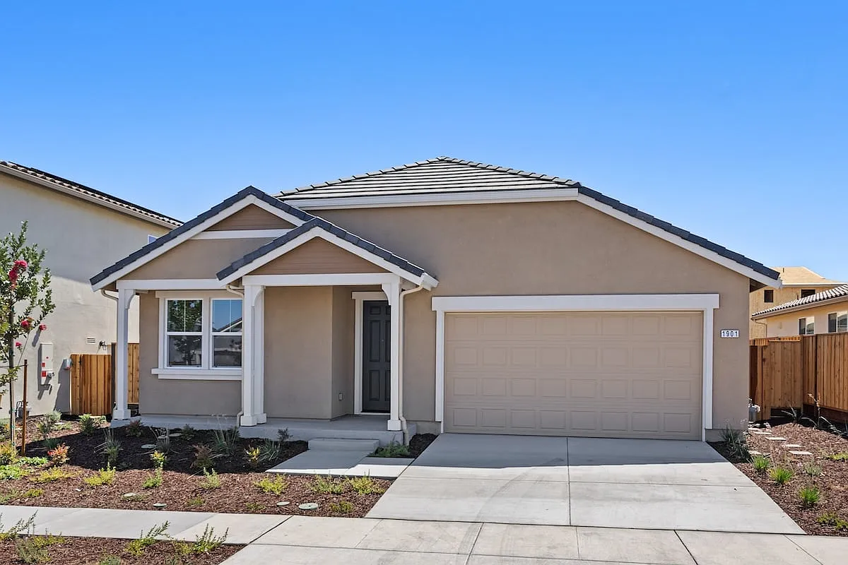 1901 Amaryllis Dr photo 1