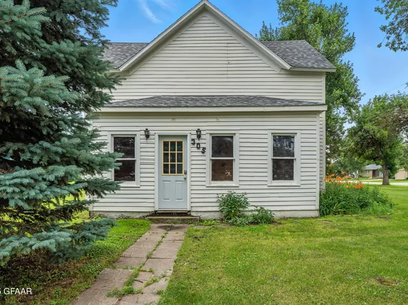 305 Clark Ave, Larimore, ND 58251