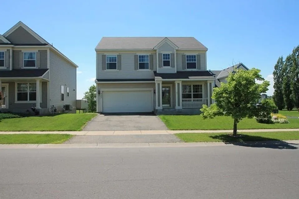 4 bed, 3.5 bath, 2768 sqft, $2,890 — Photo 2