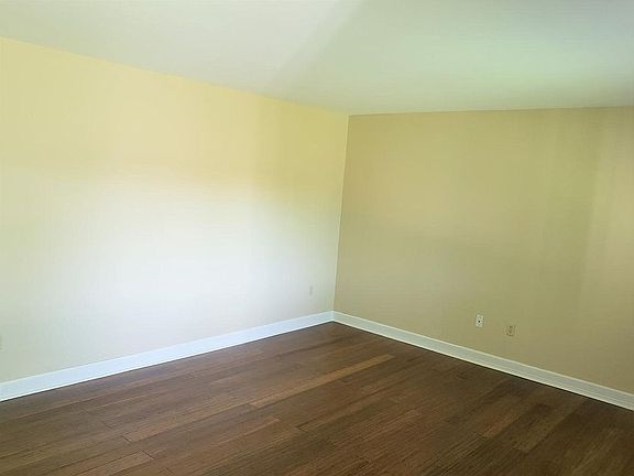 4th image of 124 Kuhns Ln