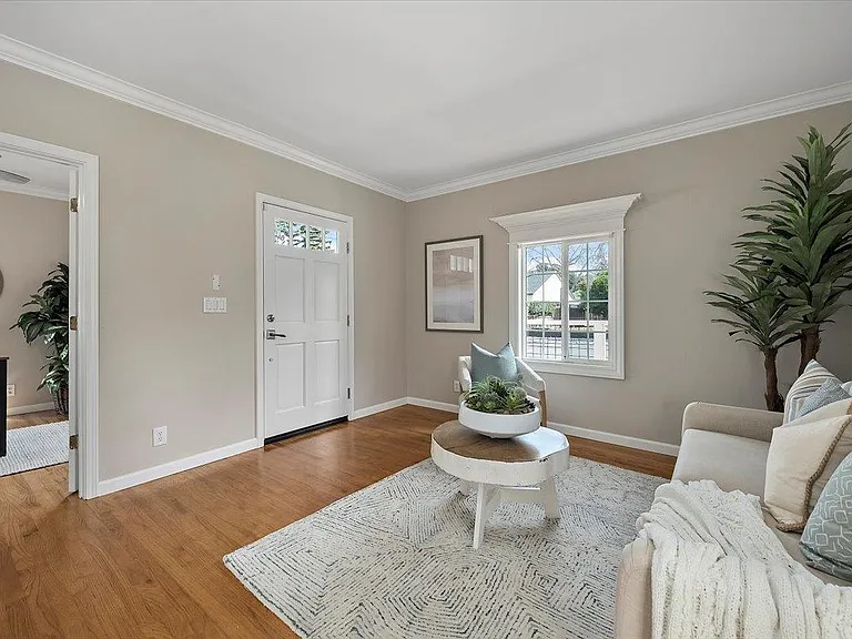 1173 Garfield Ave — Photo 2
