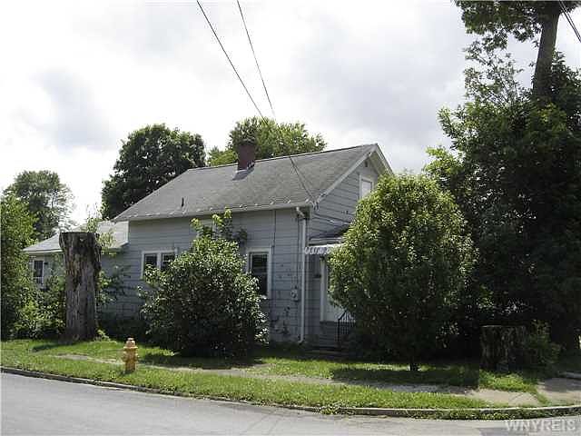 2nd image of 520 School St